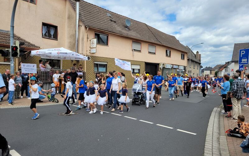 DJK unterwegs beim Festumzug der Feuerwehr
