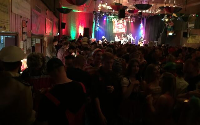 Volle Hütte an Altweiberfastnacht