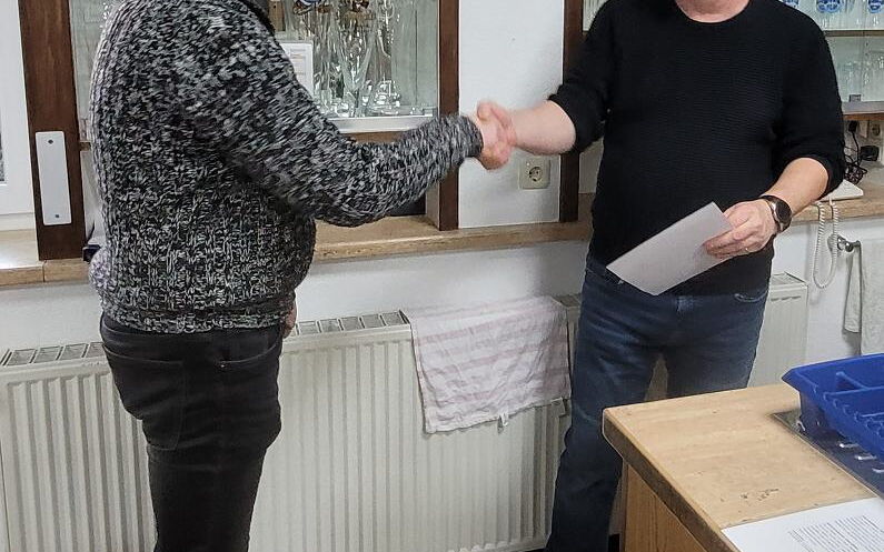 Ehrung für einen langjährigen Kegler inden Reihen der DJK