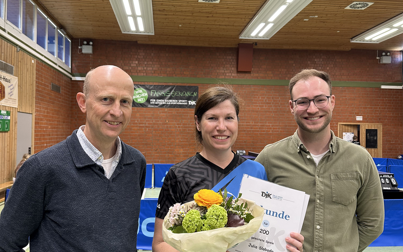 Julia Sloboda für 200 Tischtennisspiele geehrt